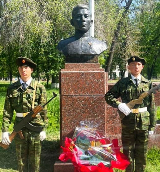 памятник.jpg